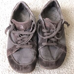 Men’s size 9.5 North Face shoes